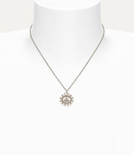 Vivienne Westwood Amaya Necklace - Platinum / Cream Rose Pearl