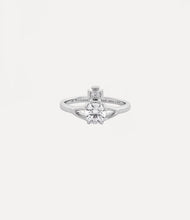 Vivienne Westwood Reina Ring - platinum white cz