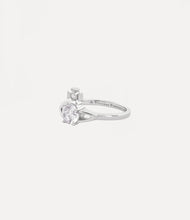 Vivienne Westwood Reina Ring - platinum white cz