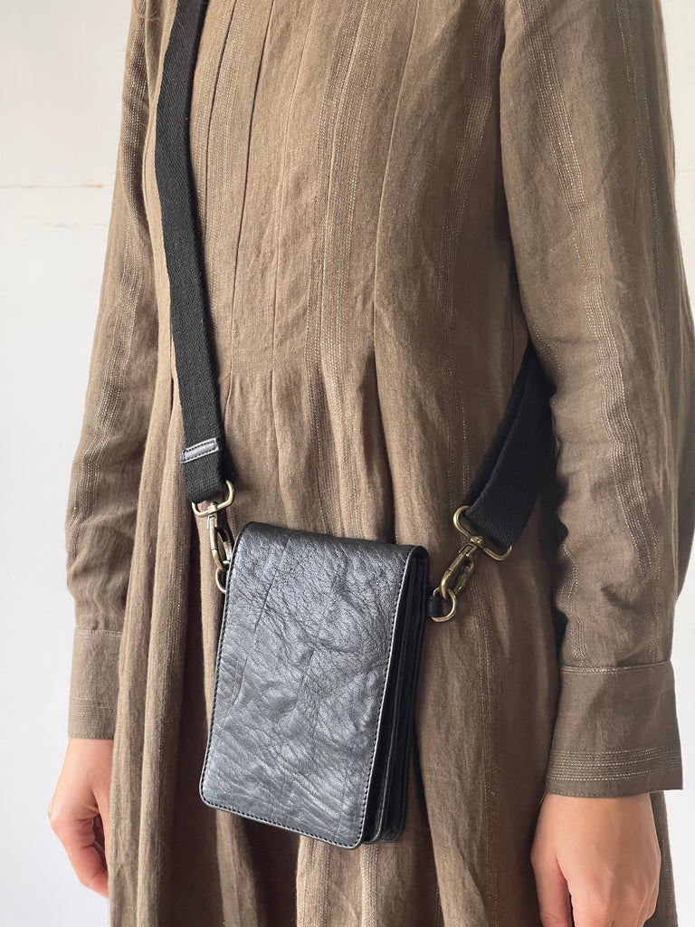 WDTS Cloudy leather black phone/ wallet bag