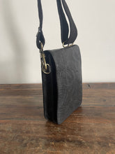 WDTS Cloudy leather black phone/ wallet bag